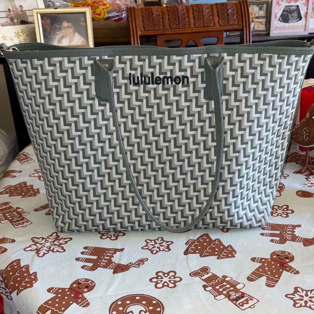 Lululemon Classic Knit Tote Bag 18L
